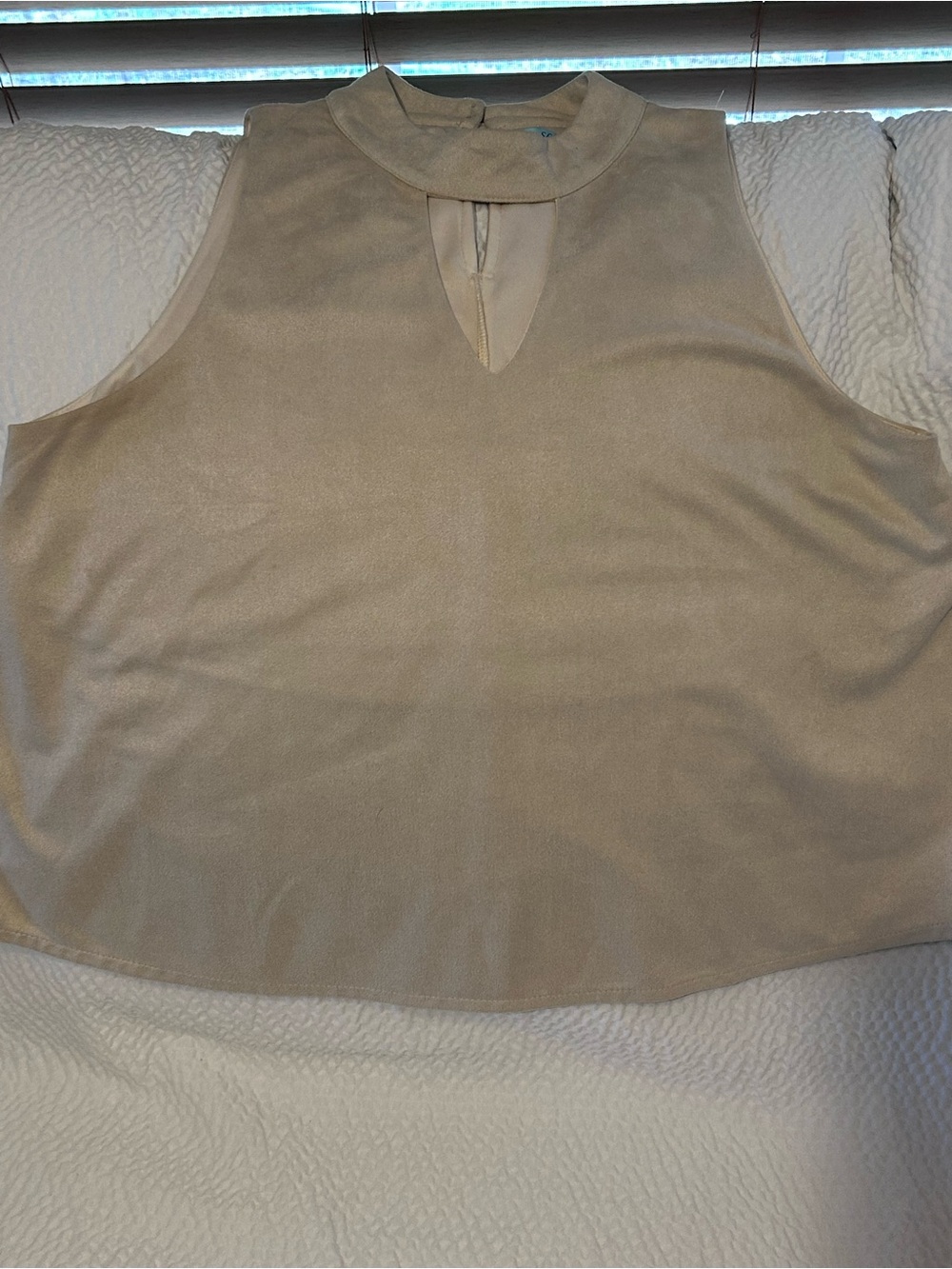 She&Sky Beige Mock Keyhole Neck Sleeveless Two Pearl Color Button Blouse